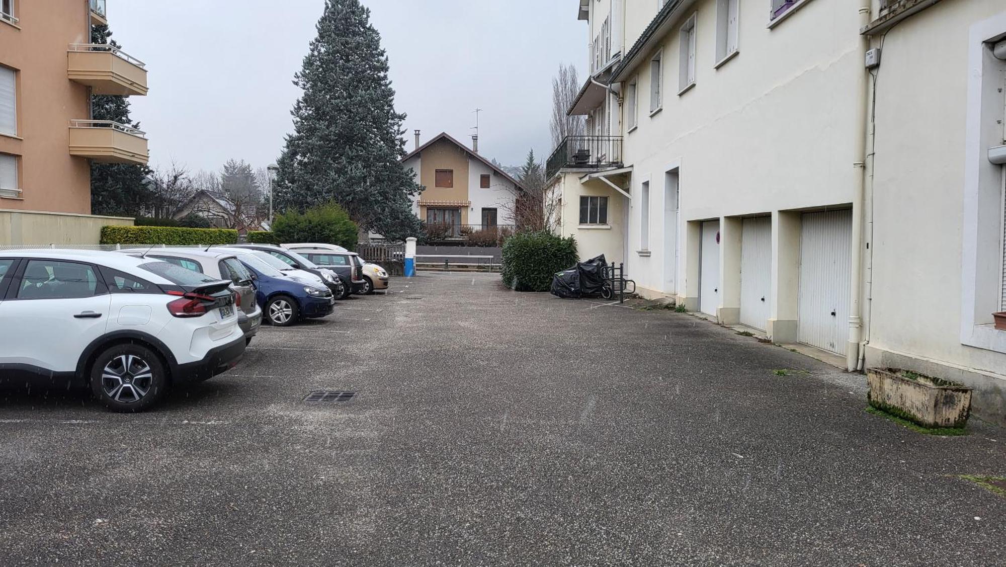 Zen Studio Les Thermes - Challes Centre - Parking Exterior photo